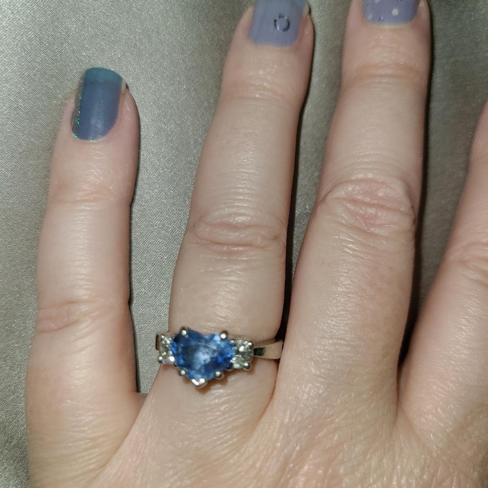 Platinum engagement ring 1.74 carat heart shaped sapphire with natural diamonds - Picture 8 of 11